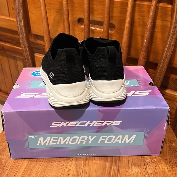 Skechers  Memory Foam Machine Washable - Picture 8 of 16